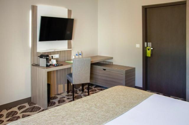 Contact Hotel Le Provencal Bordeaux Lac Екстериор снимка